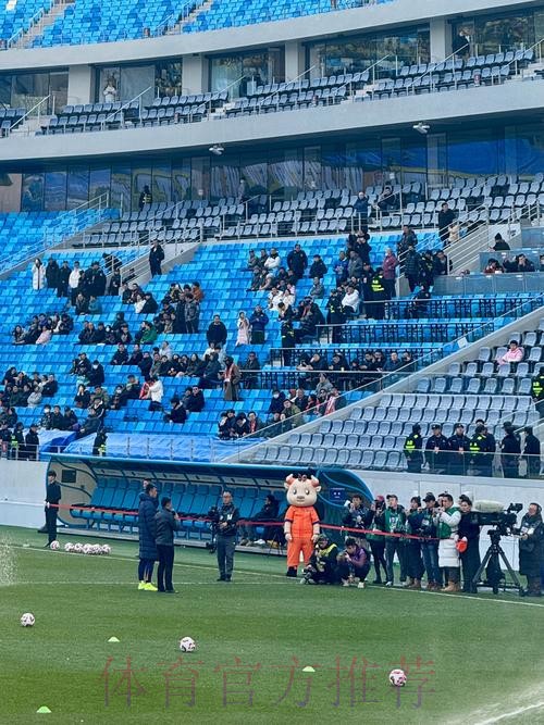 半程复盘 | 亮点追踪:一流场地见证多场经典比赛 中超球迷重回球场观赛 半程复盘 | 亮点追踪:一流场地见证多场经典比赛 中超球迷重回球场观赛